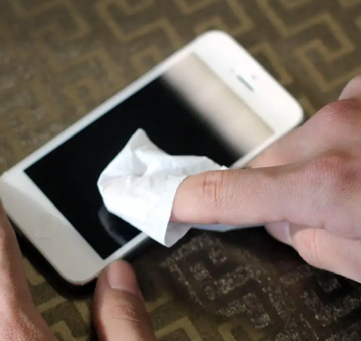 能不能用酒精擦手機屏幕? 能不能用酒精擦手機屏幕?