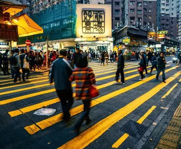 手機(jī)貼膜店：實(shí)體店位置不好怎么賺錢?